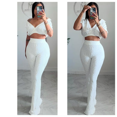 Off white textured high waist bell bottoms🤍