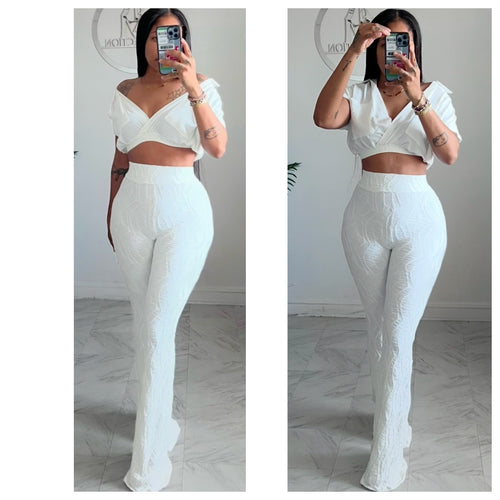 Off white textured high waist bell bottoms🤍