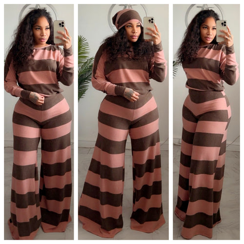 Strawberry chocolate set w/ beanie ‼️NO RESTOCK‼️